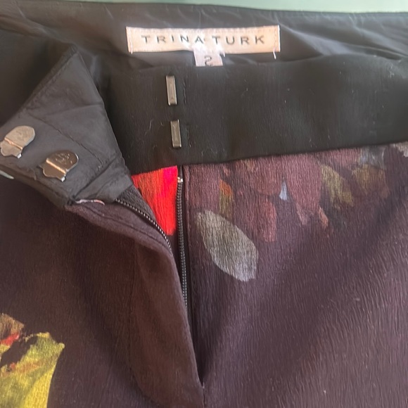 Trina Turk Fully Lined Black Floral Designer Pants Stretchy sz 2 Ankle Crop EUC - Picture 14 of 17
